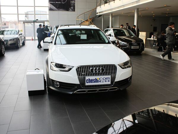 奥迪(进口) 40 TFSI 车头正面视角