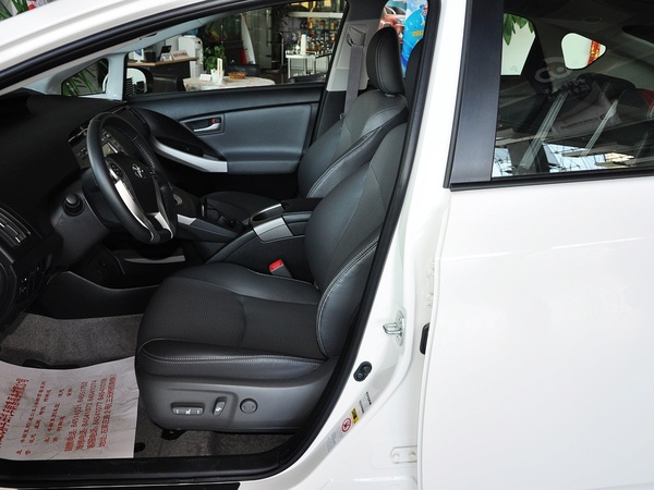 一汽丰田  1.8L CVT 驾驶席座椅正视图