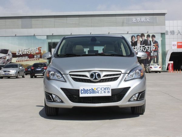 北京汽车  两厢 1.5L 自动 车头正面视角