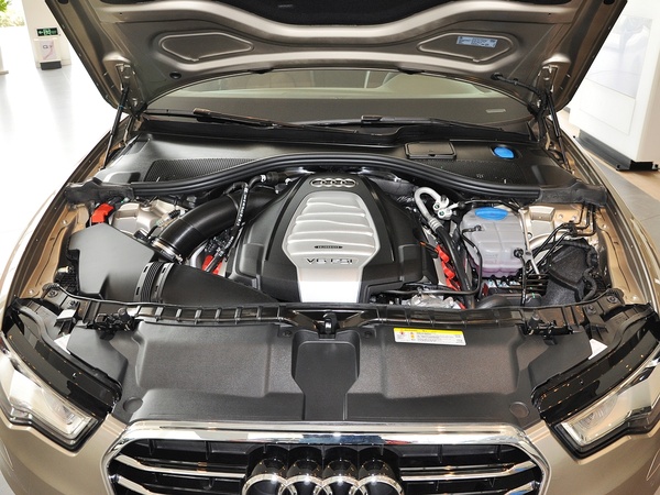 一汽奥迪  30 FSI CVT 发动机局部特写