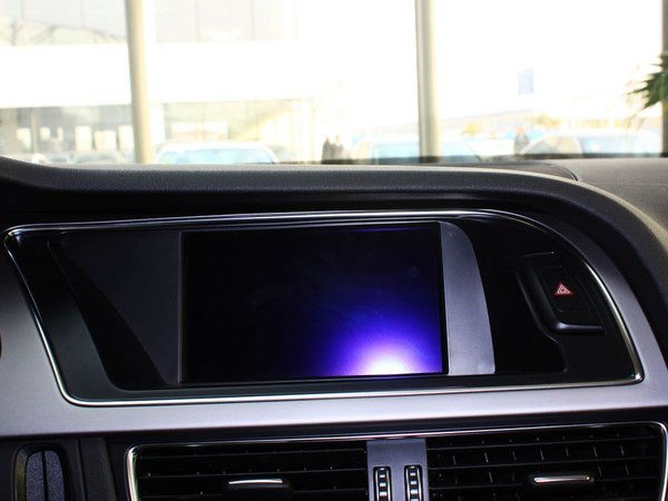 一汽奥迪  40TFSI DCT 中控仪表台上方