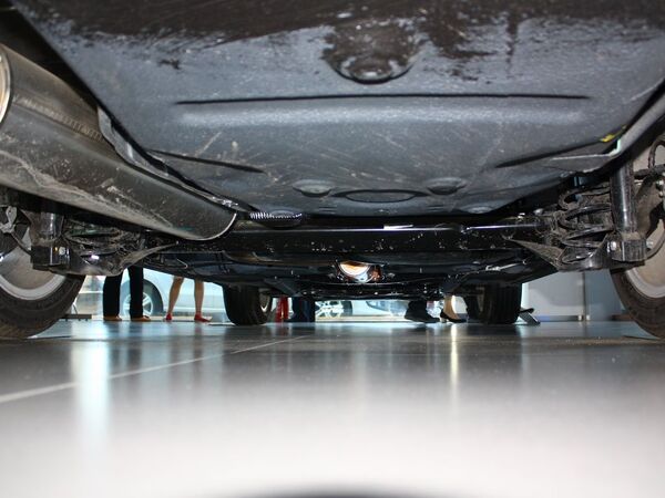 上海大众  1.4TSI DSG 后底部特写