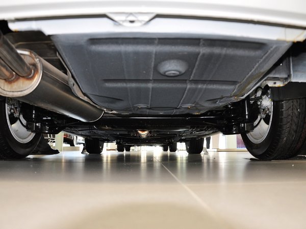 上海大众  1.6L 自动 后底部特写