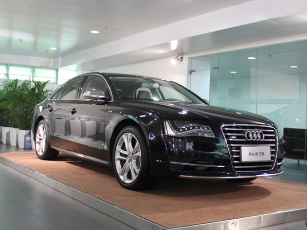 奥迪(进口)  4.0TFSI 车辆右侧45度角
