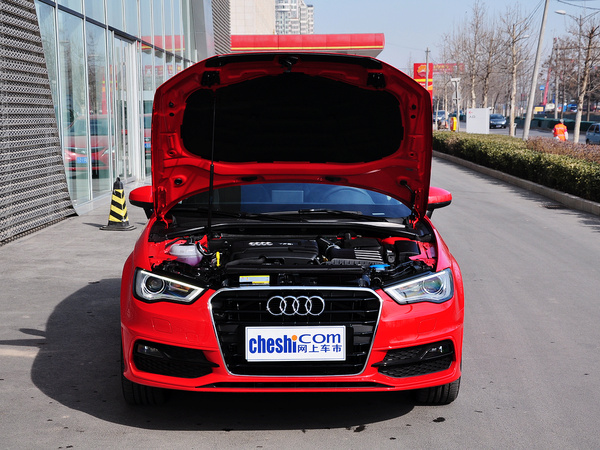 奥迪(进口)  Sportback S-Line 车辆发动机舱整体