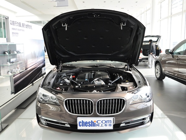 宝马(进口)  740Li 3.0T 车辆发动机舱整体