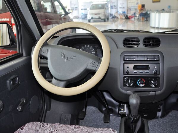 上汽通用五菱  1.0L 手动