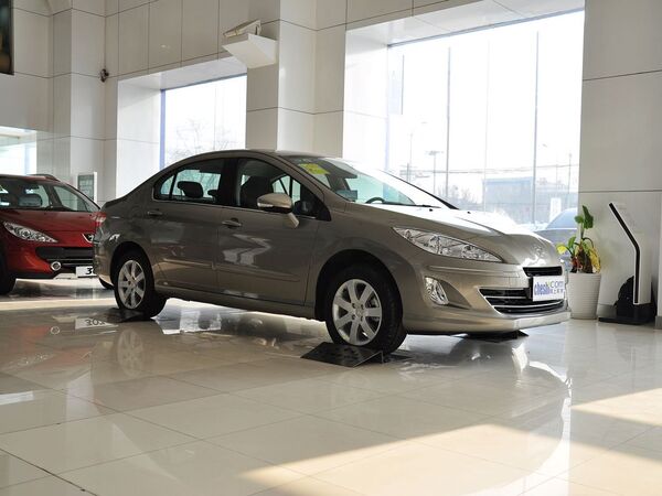 东风标致  1.6L 手动 车辆右侧45度角