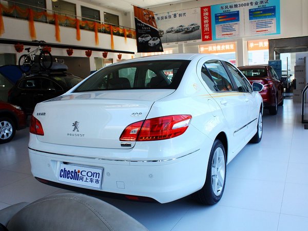 东风标致  2.0L 自动 车辆右侧尾部视角