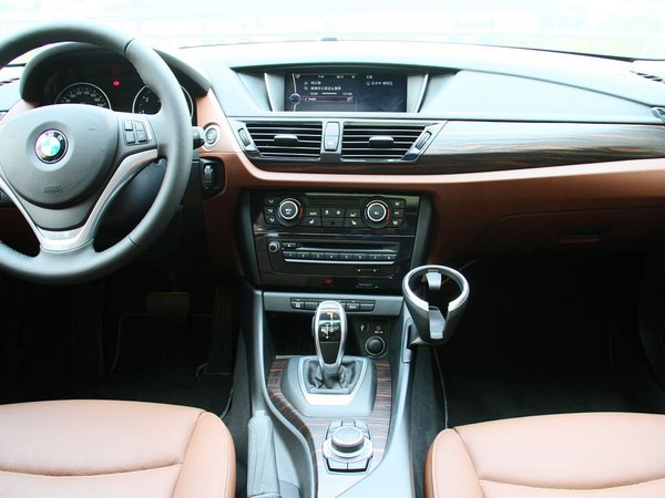 华晨宝马  sDrive18i 2.0L 中控仪表台总特写