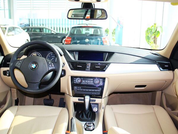 华晨宝马  sDrive18i 2.0L 中控台整体