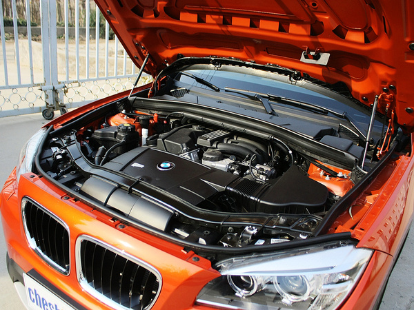 华晨宝马 sDrive18i 2.0L 发动机主体特写