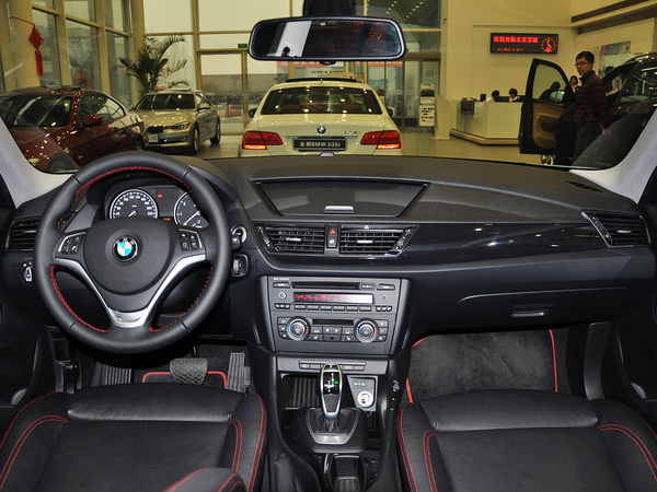 华晨宝马  sDrive20i 2.0T 中控台整体