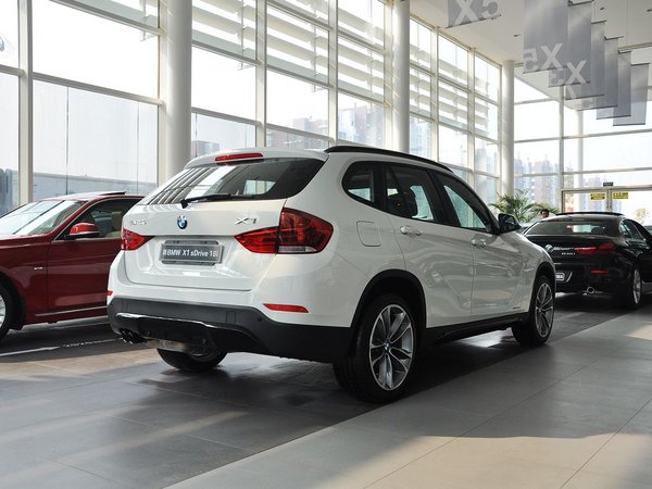 华晨宝马  sDrive20i 2.0T 车辆右侧尾部视角