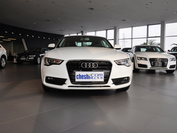 奥迪(进口) 2.0T 车头正面视角