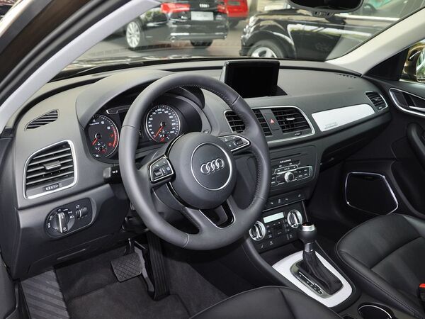 一汽奥迪  2.0T 中控台左侧