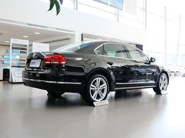 上海大众  1.8TSI DSG 车辆右侧尾部视角