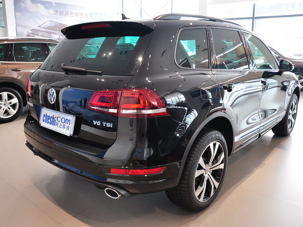 大眾(進(jìn)口)  V6 3.0TSI 自動(dòng) 車(chē)輛右側(cè)尾部視角