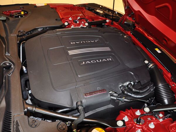 捷豹  3.0T 自动 发动机主体特写