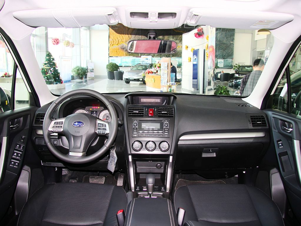 斯巴鲁 2.0L CVT 中控台整体