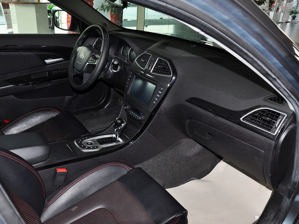 北京汽车(绅宝)  2.3T 自动 中控台右侧