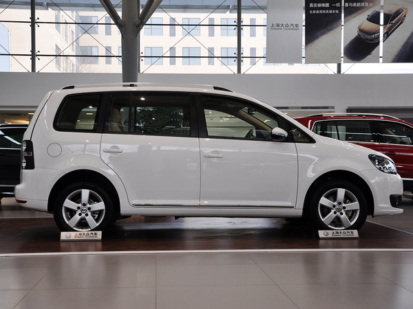 上海大众  1.4TSI 车辆正右侧