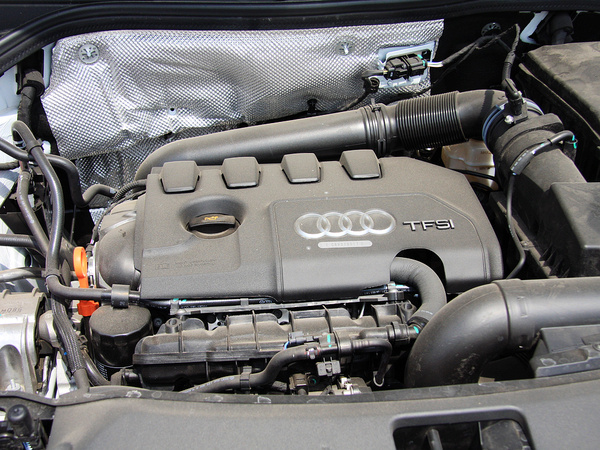 一汽奥迪  2.0T 发动机主体特写