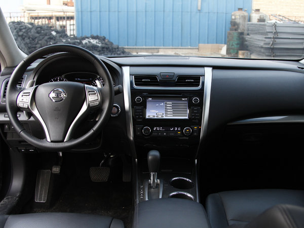 东风日产 2.5L 中控台整体