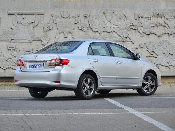 一汽丰田  1.8GL-i CVT 车辆右侧尾部视角