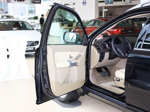 沃尔沃(进口)  2.5T 自动 左前车门45度视角