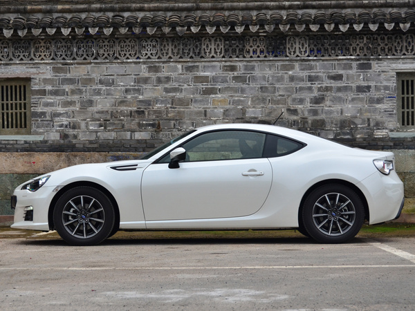 斯巴鲁  2.0L 自动