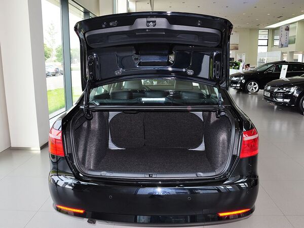 上海大众  改款 1.6L 手动 后备箱整体特写