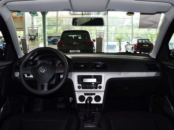 上海大众  改款 1.6L 自动 中控台整体