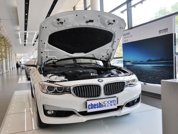 宝马(进口)  335i 3.0T 自动 车辆发动机舱整体