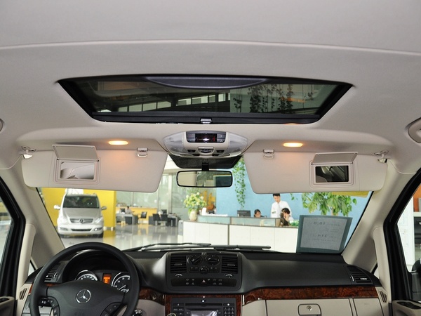 福建奔馳  3.0L 自動 前遮陽板打開