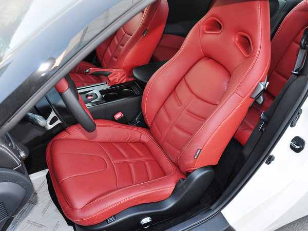 日产(进口) 3.8T DCT 驾驶席座椅前45度视图