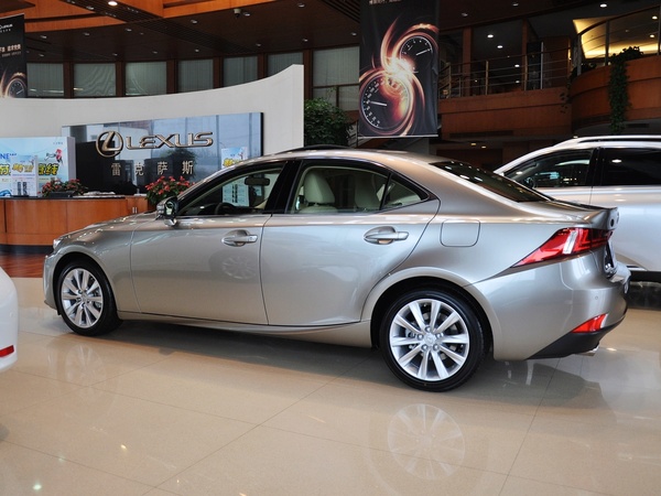 雷克萨斯  2.5L 自动