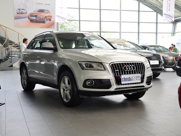 一汽奥迪  40 TFSI quattro 车辆右侧45度角