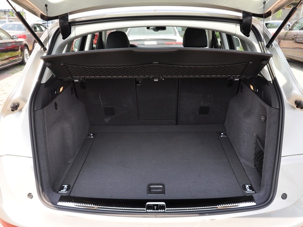 一汽奥迪  40 TFSI quattro 后备箱局部特写