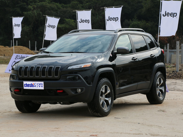 Jeep  3.2L 自动 车辆左前45度视角