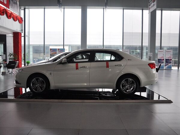 北京汽车(绅宝)  2.0T 自动 车辆左正侧视角