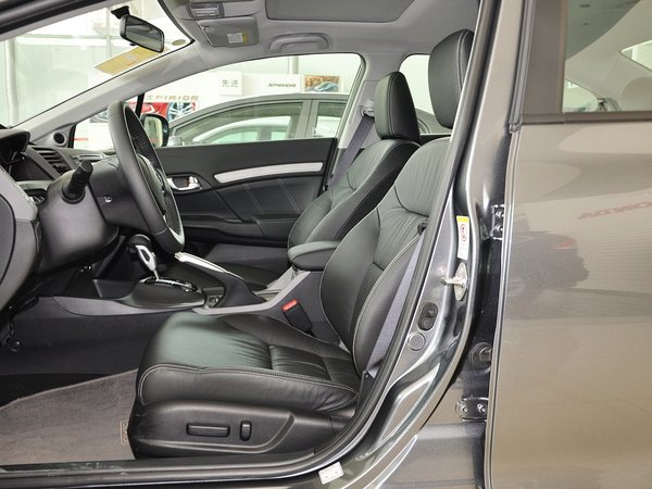 东风本田  1.8L 自动 驾驶席座椅正视图