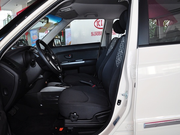 东风悦达起亚  1.6L 自动 驾驶席座椅正视图
