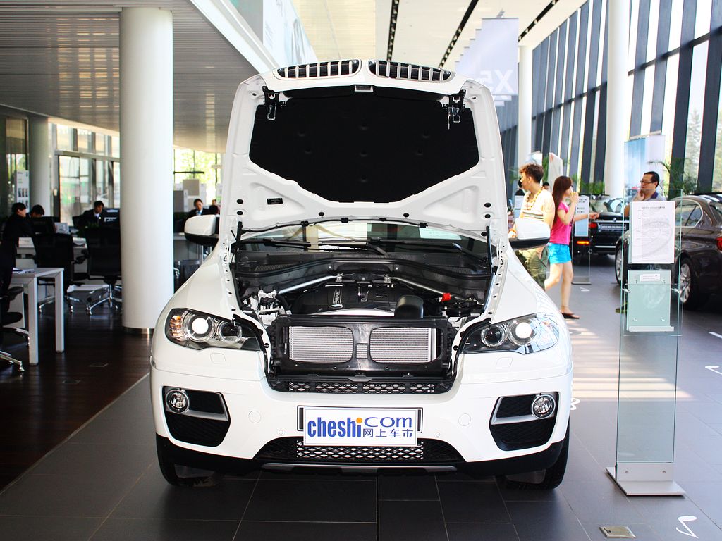 宝马(进口)  3.0T 车辆发动机舱整体