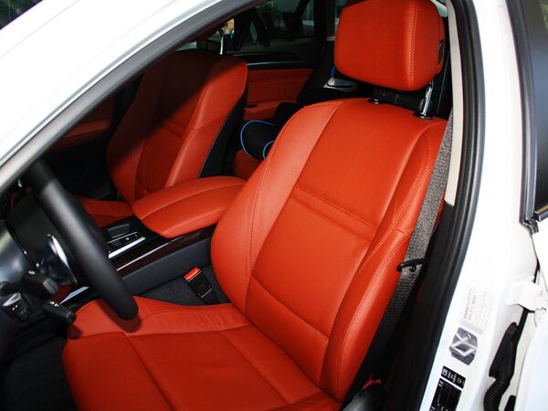 宝马(进口)  3.0T 驾驶席座椅前45度视图