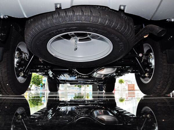 哈弗汽车  智尊版 2.0T 手动 后底部特写