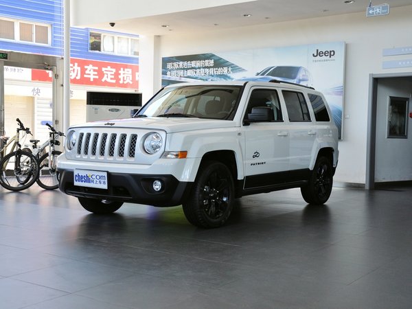 Jeep  2.4L 自动 车辆左前45度视角