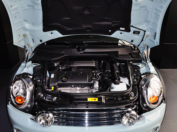 MINI  1.6L AT 发动机局部特写