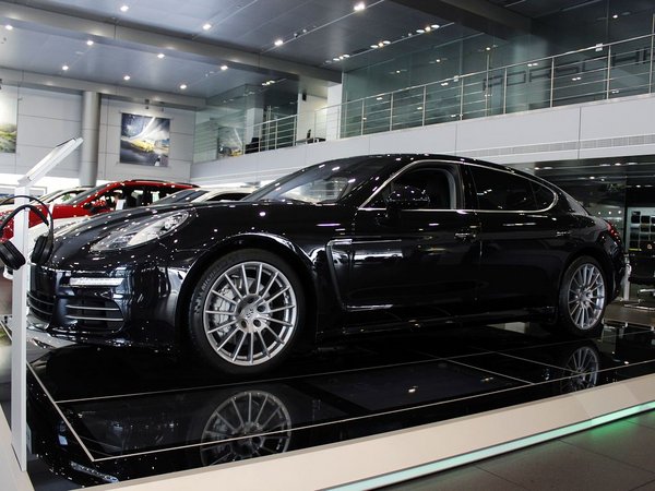 保时捷  3.0T DCT 车辆左前45度视角