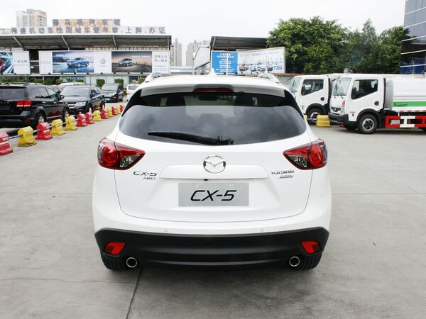 长安马自达  2.0L 自动 车辆正后方尾部视角